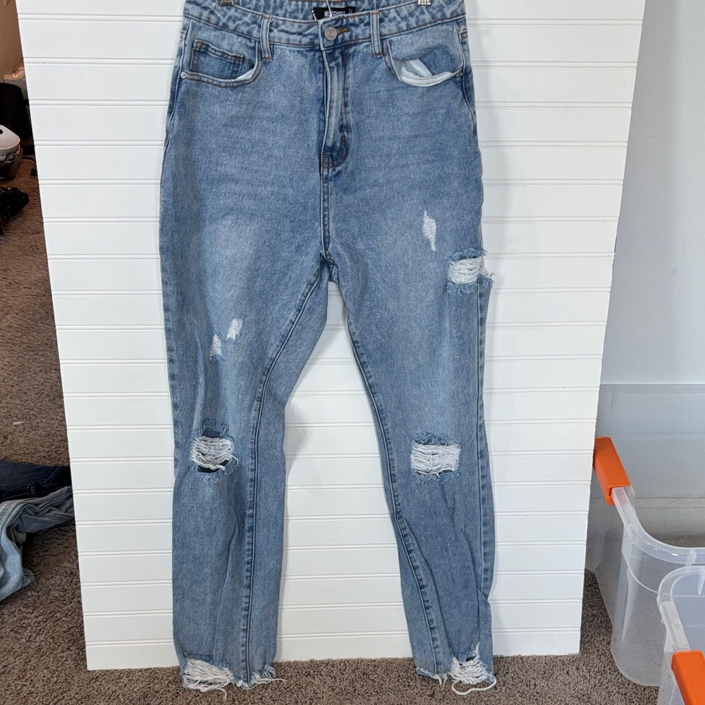 Missguided + High Rise Ripped Blue Jeans - Picture 2 of 4